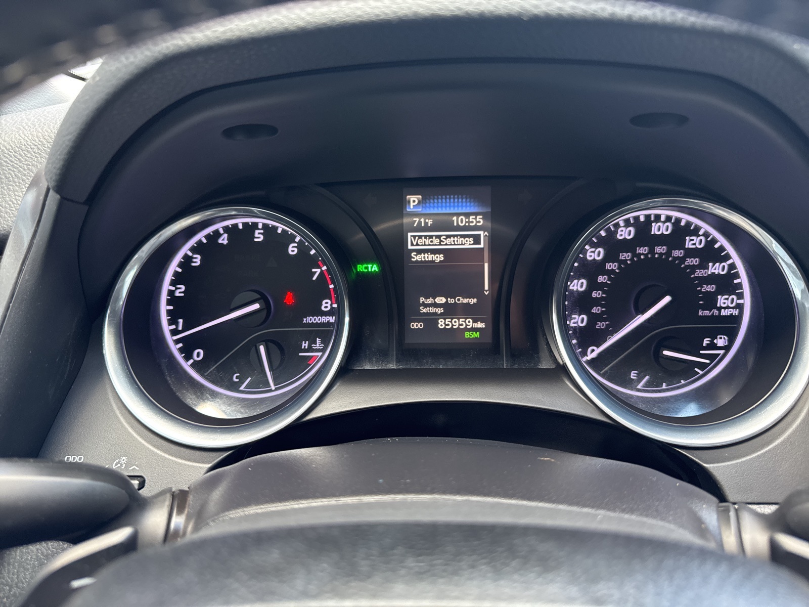 2019 Toyota Camry SE photo 5