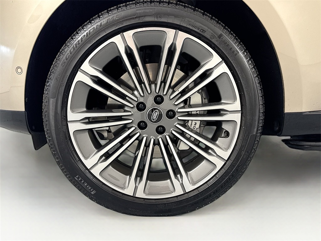 2025 Land Rover Range Rover SE photo 32
