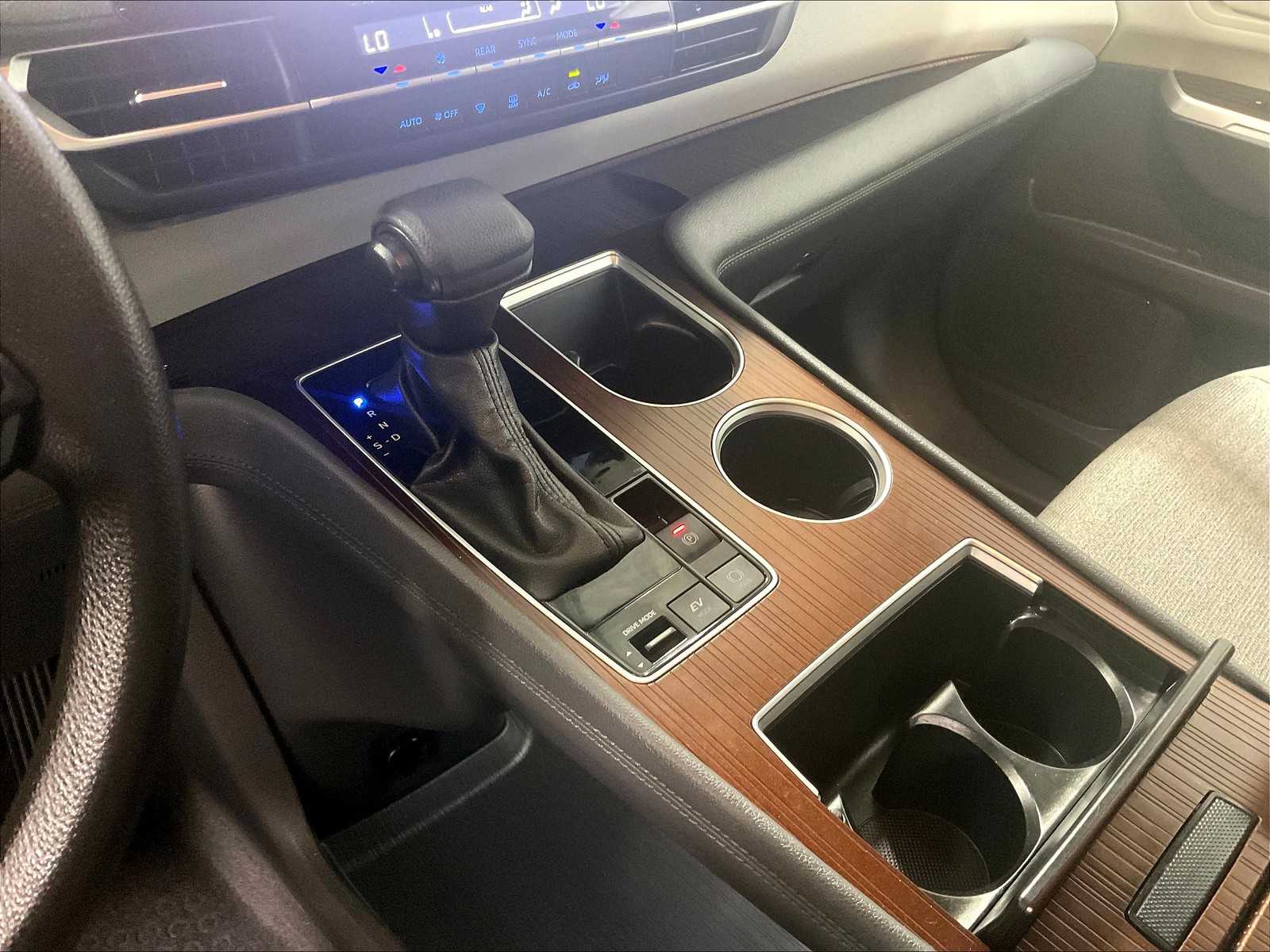 2024 Toyota Sienna LE photo 20