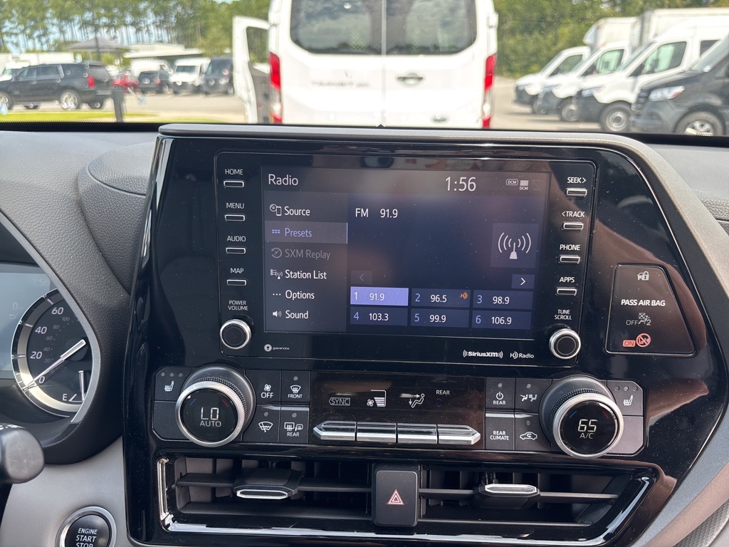 2021 Toyota Highlander XLE photo 36