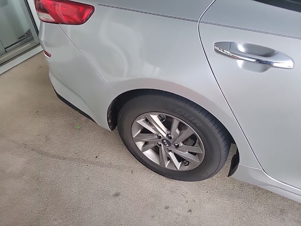 2019 Kia Optima LX photo 10
