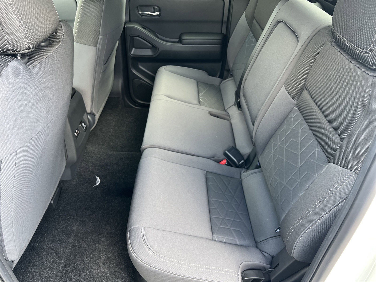 2025 Nissan Frontier SV photo 22