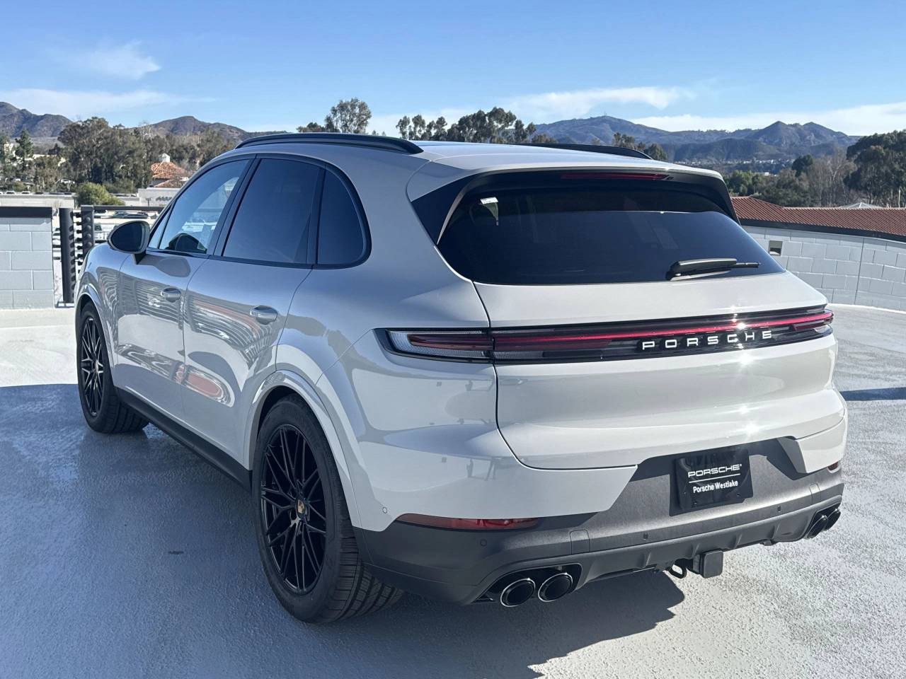 2025 Porsche Cayenne Base photo 3