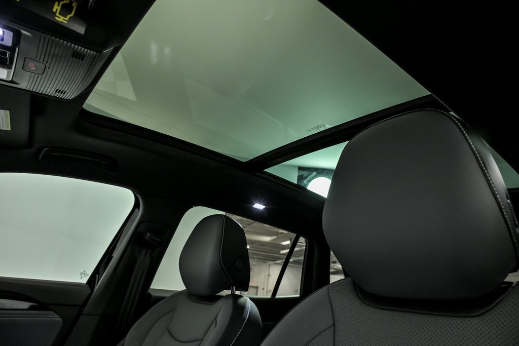 2026 Volkswagen Tiguan SE R-Line Black photo 3