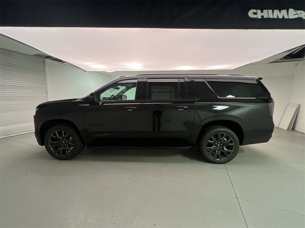 2025 Chevrolet Suburban RST photo 5