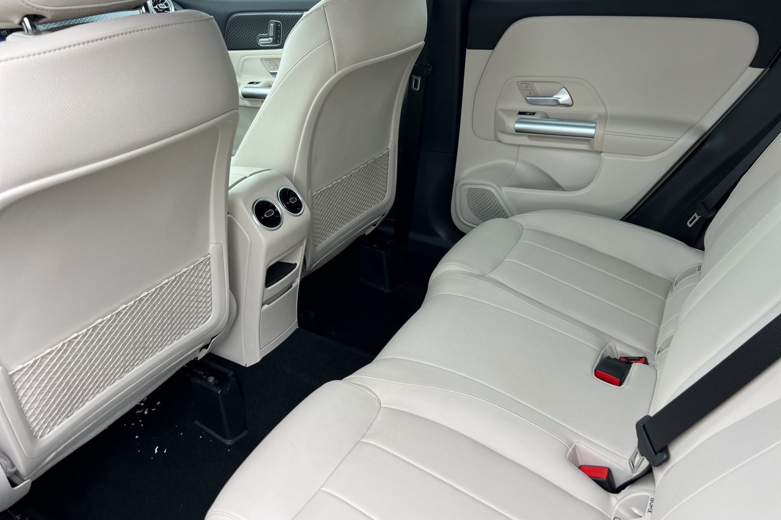 2025 Mercedes Benz GLA 250 photo 4