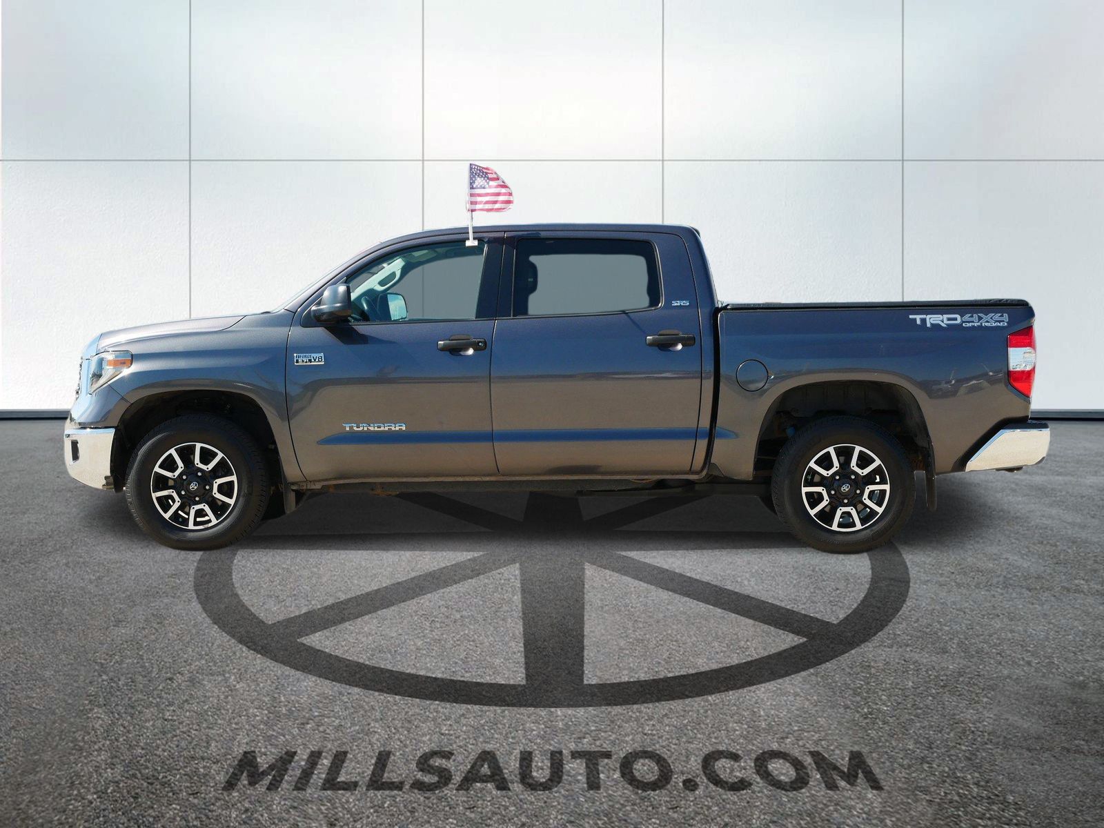 2018 Toyota Tundra SR5 photo 2