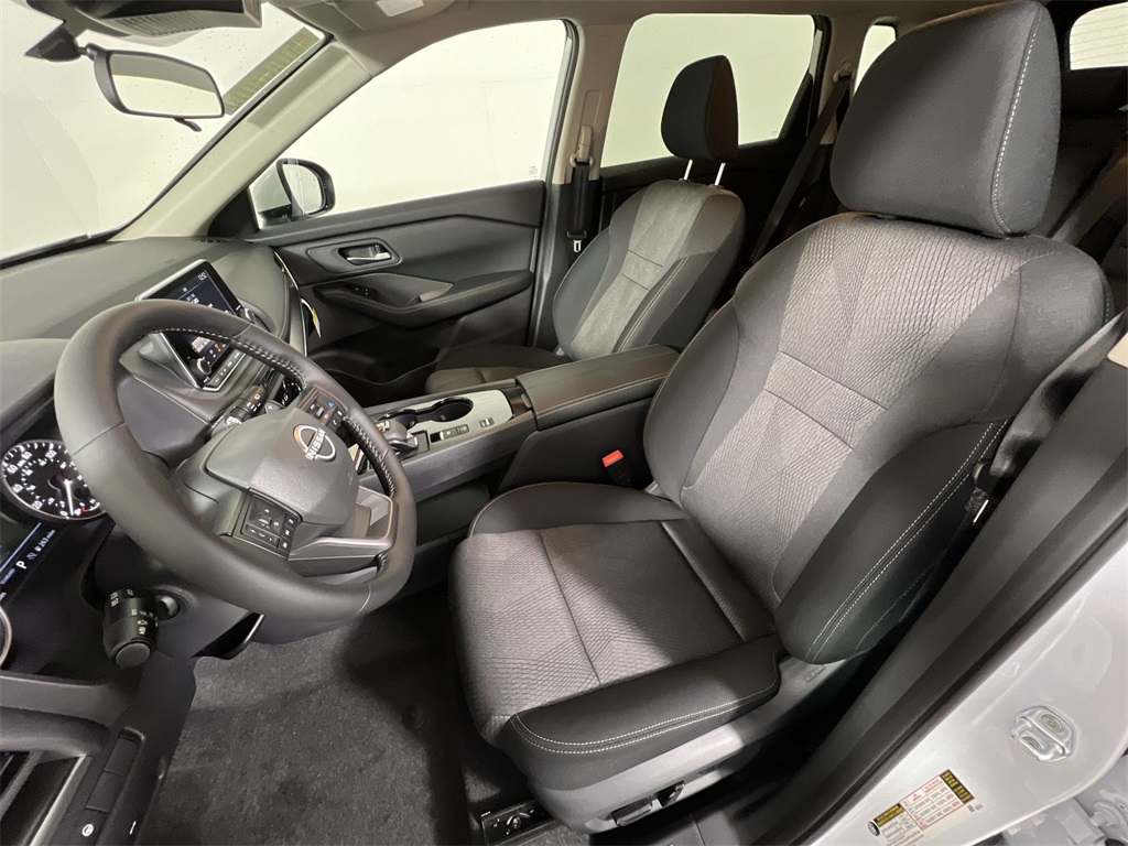 2026 Nissan Rogue SV photo 10
