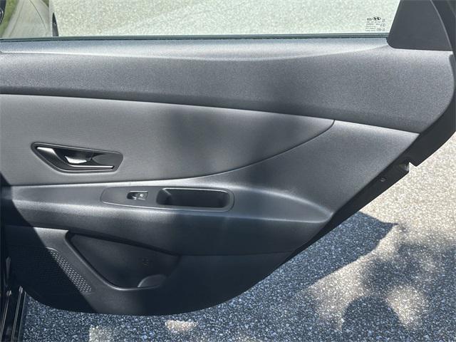 2025 Hyundai Elantra SEL Sport photo 16