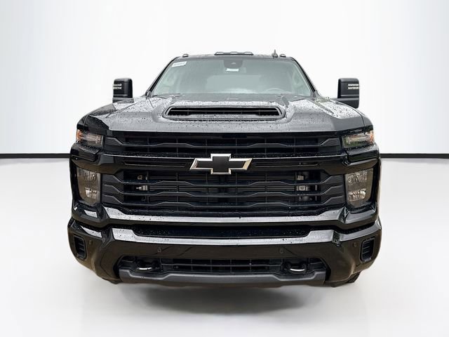 2025 Chevrolet Silverado Custom photo 3