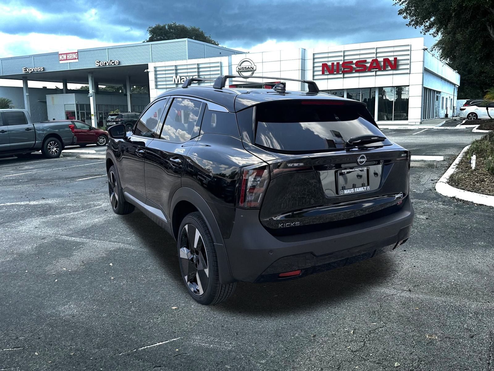2026 Nissan Kicks SR photo 3