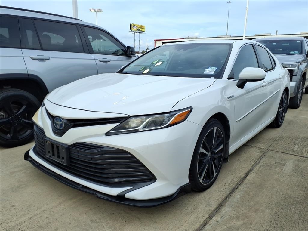 2019 Toyota Camry Hybrid LE photo 3