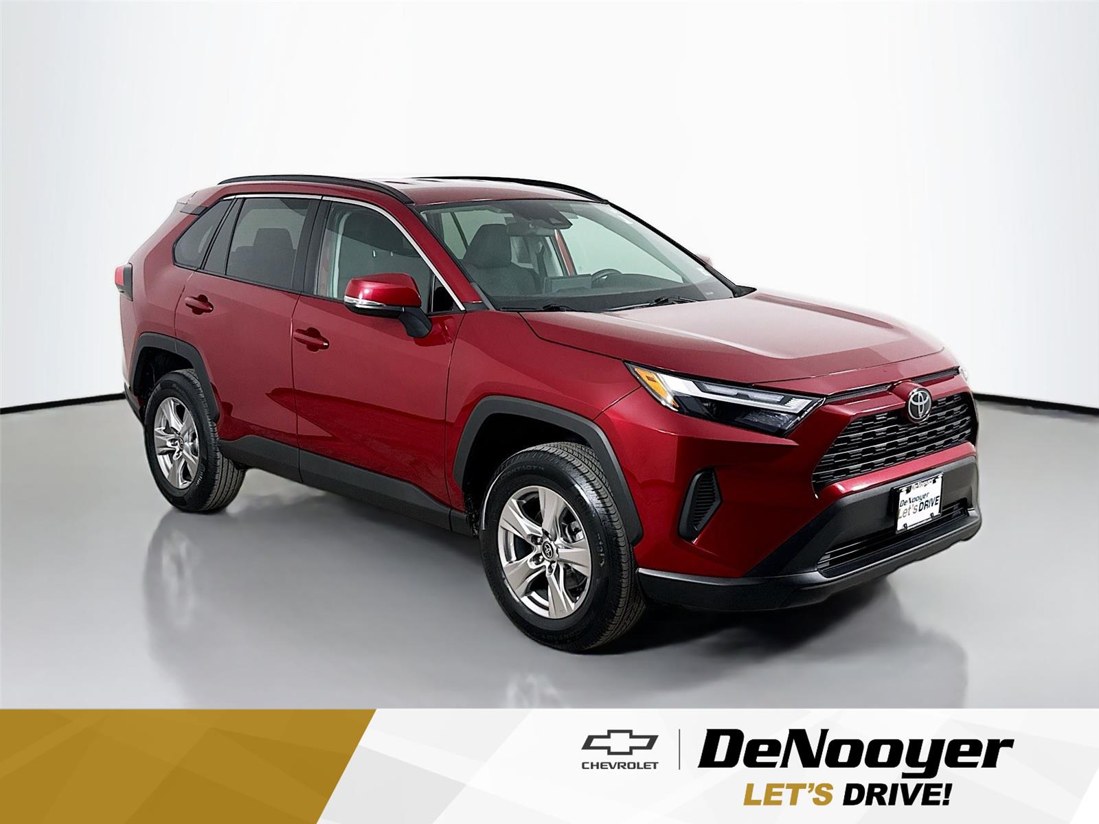 2023 Toyota RAV4 XLE's photo