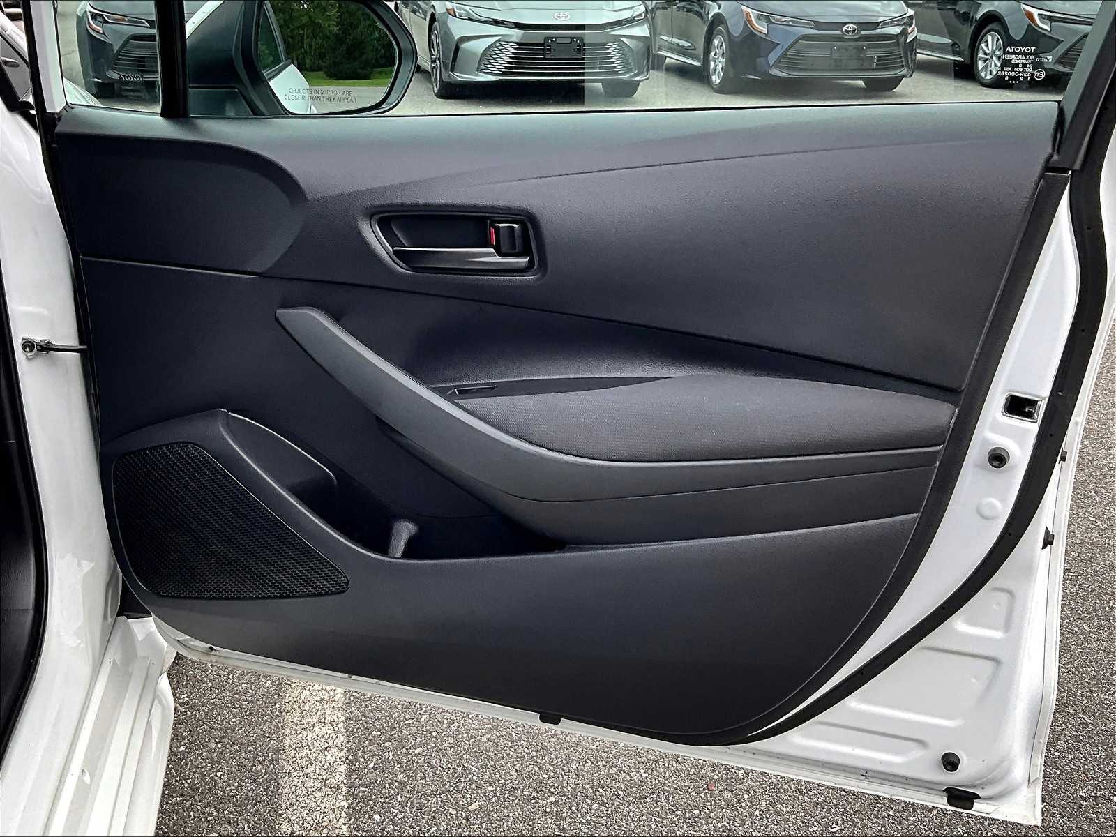 2023 Toyota Corolla LE photo 12