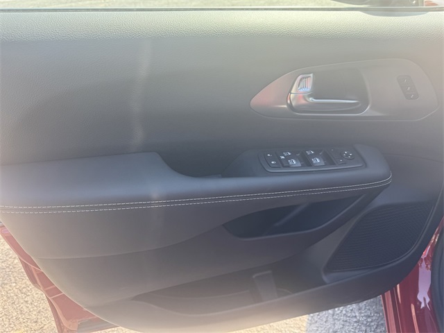 2026 Chrysler Pacifica photo 17