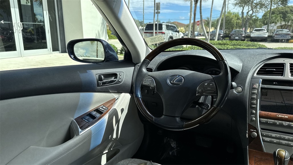 2011 Lexus ES 350 photo 19