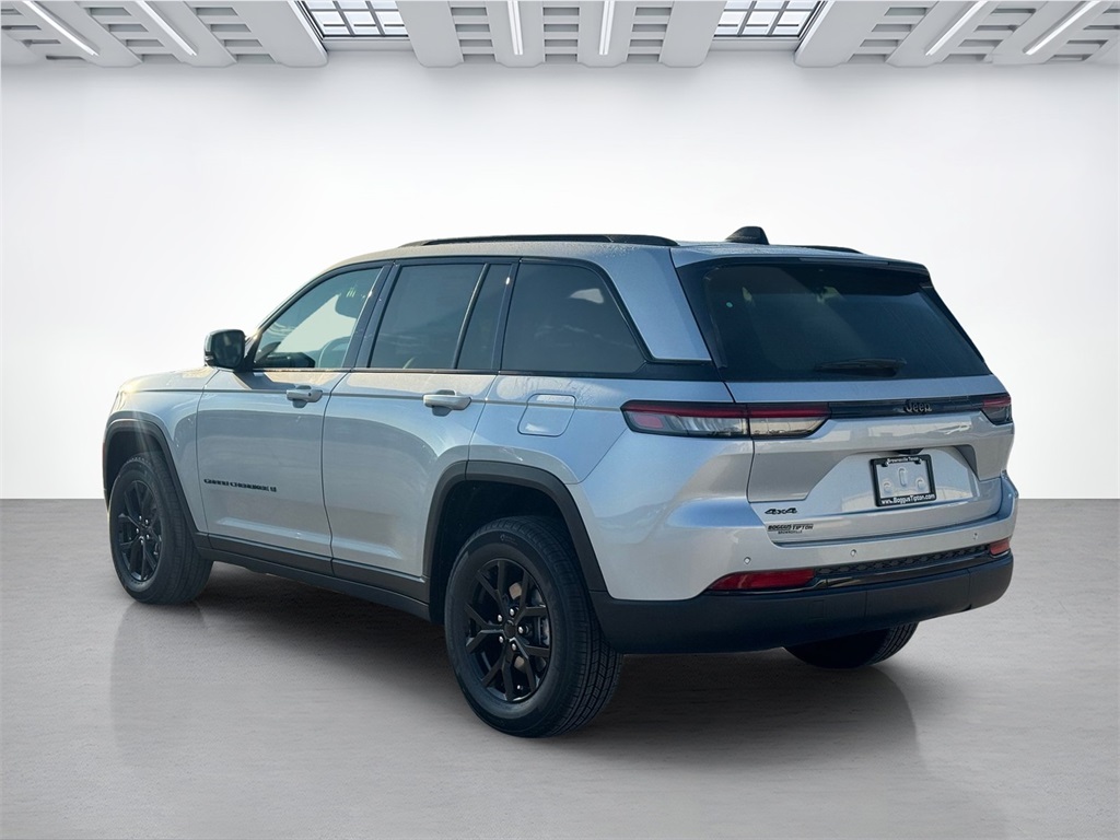 2025 Jeep Grand Cherokee Laredo Altitude photo 4