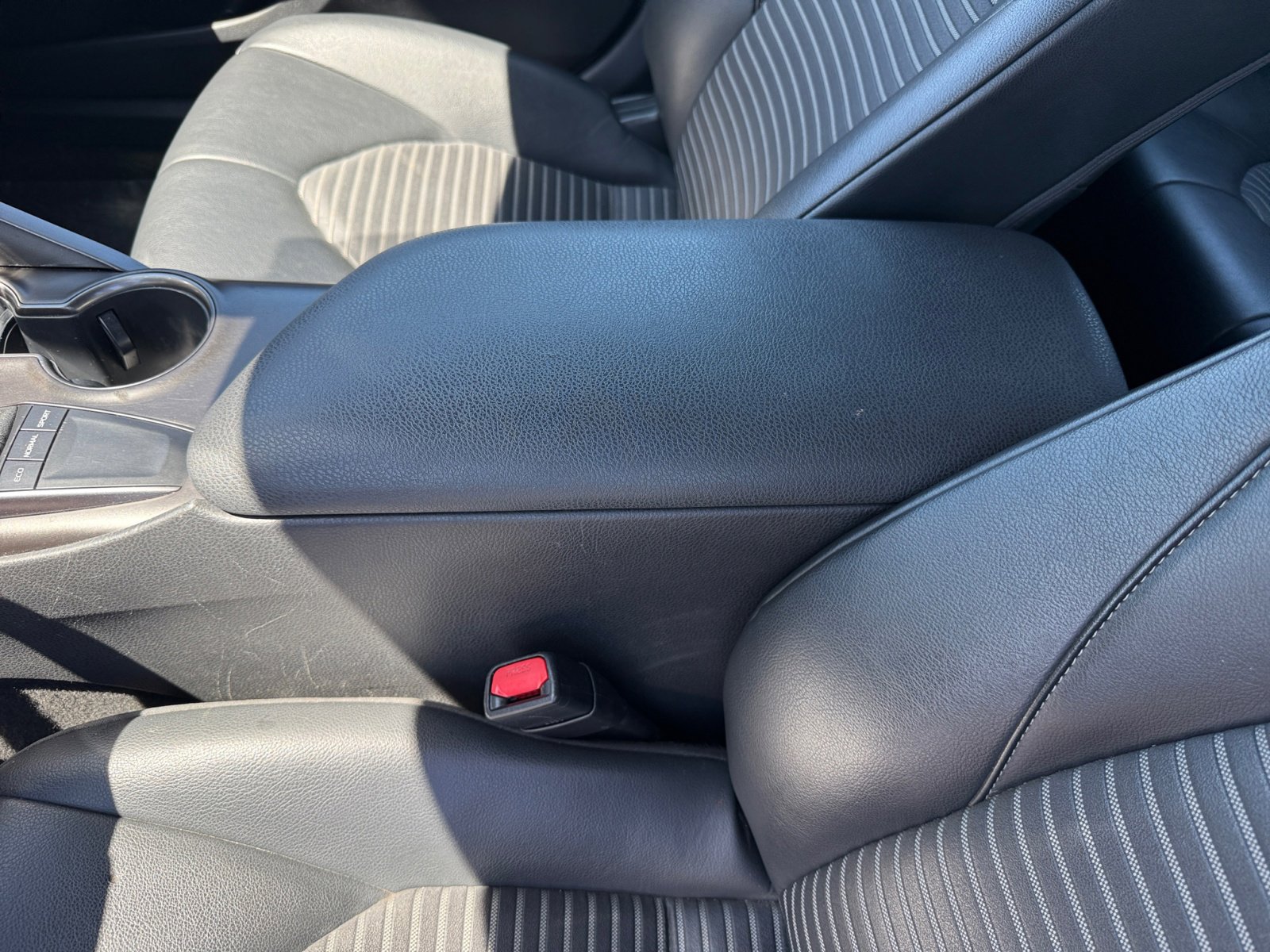 2023 Toyota Camry SE photo 14