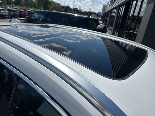2022 Volvo XC60 Recharge Hybrid Inscription photo 4