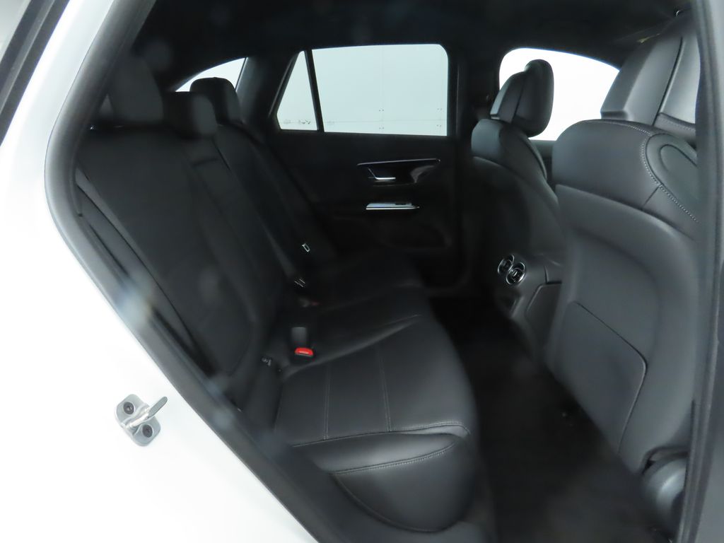 2025 Mercedes Benz GLC 300 photo 21