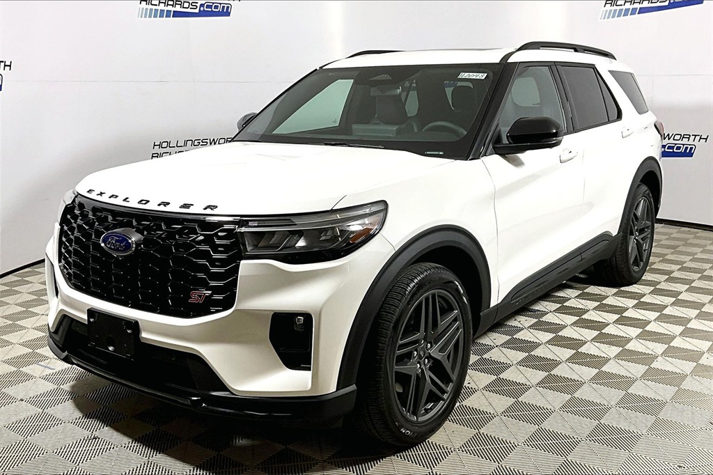2026 Ford Explorer ST's photo