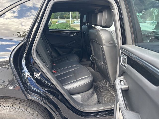 2017 Porsche Macan Base photo 8