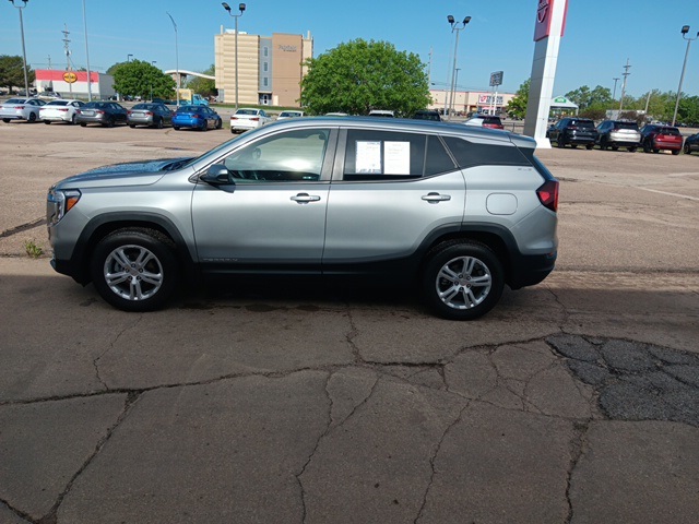 2024 Gmc Terrain SLE photo 3
