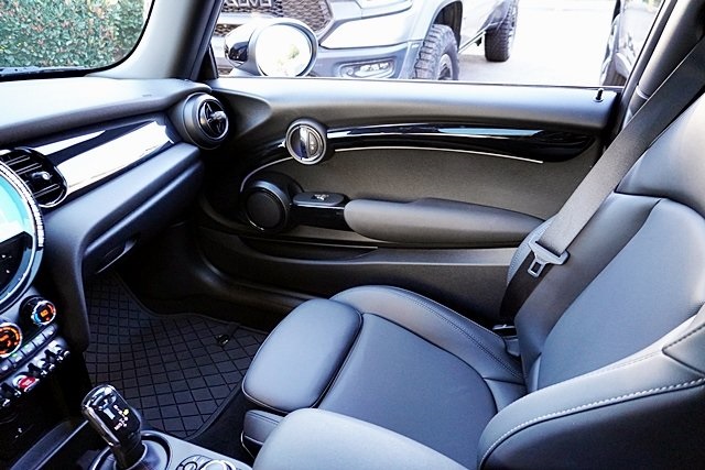 Used 2023 Silver MINI Base image 22