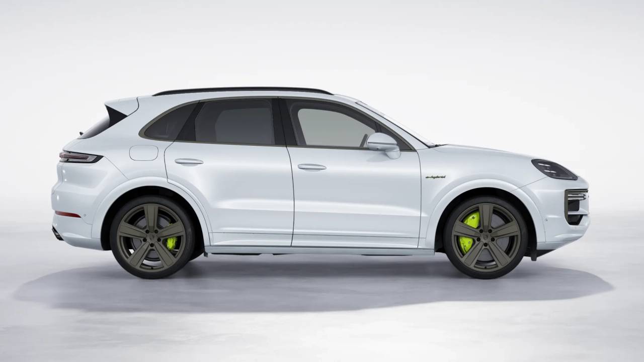 2025 Porsche Cayenne Turbo E-Hybrid photo 7