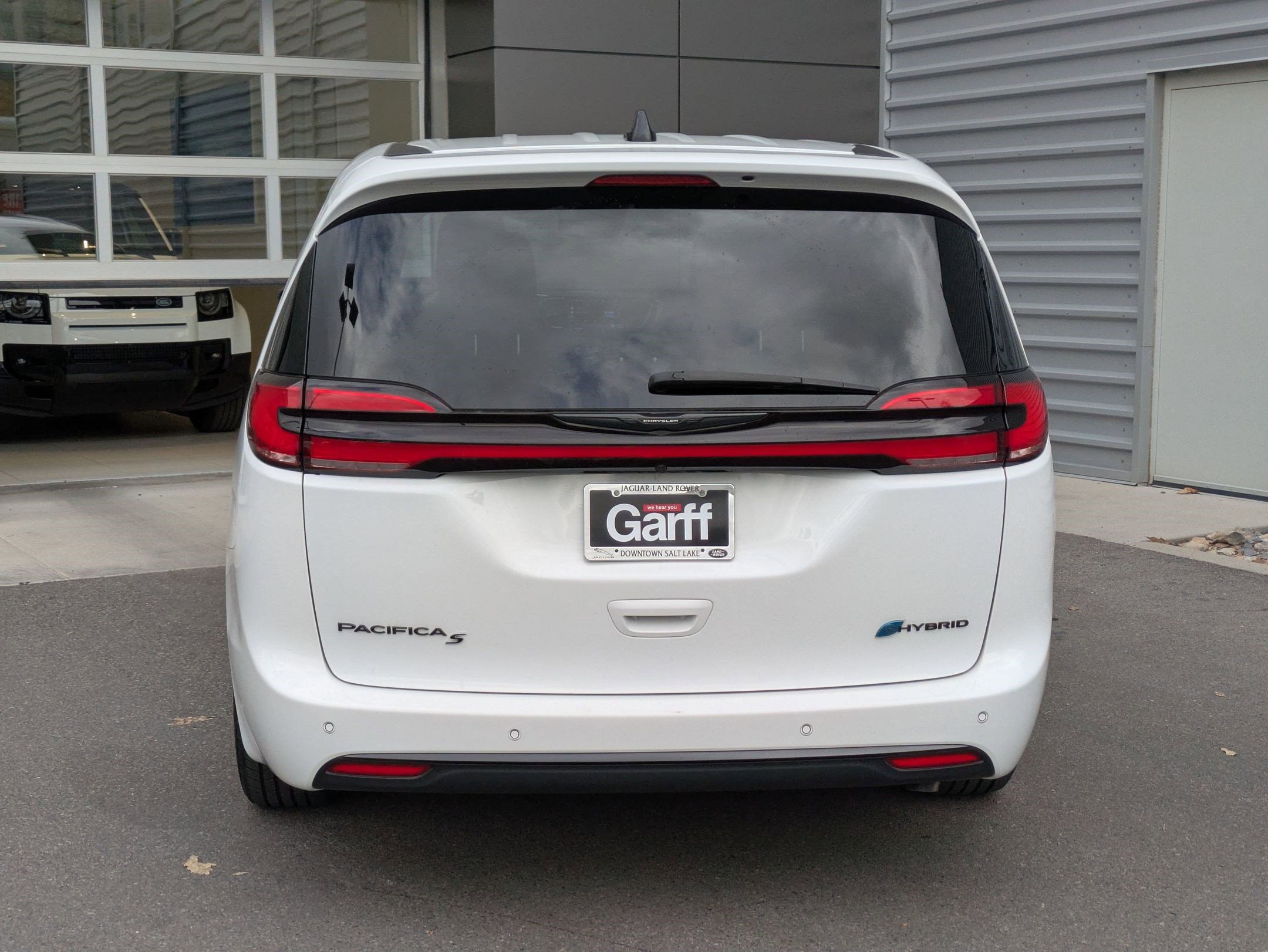2023 Chrysler Pacifica Hybrid Limited photo 4