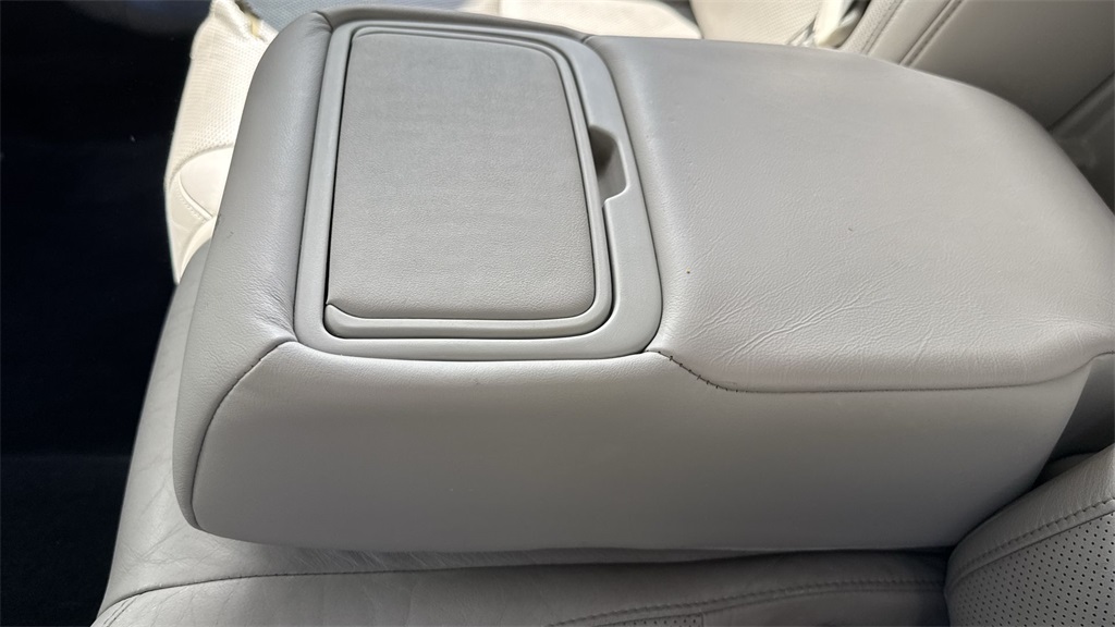 2011 Lexus ES 350 photo 34