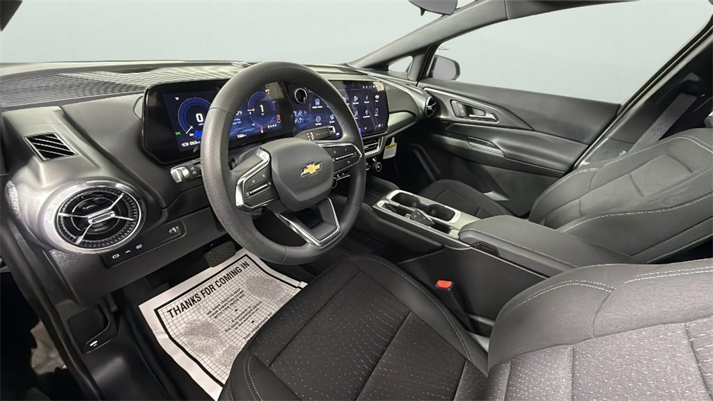 2025 Chevrolet Equinox EV LT photo 16