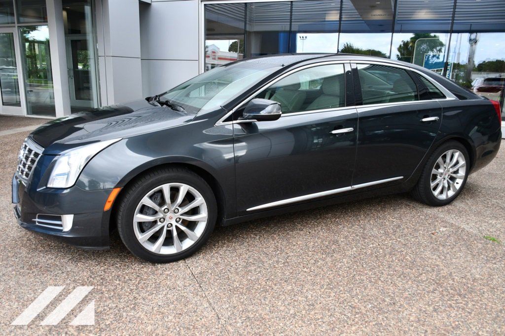 Used 2015 Cadillac XTS Luxury Collection with VIN 2G61N5S30F9256389 for sale in Onalaska, WI
