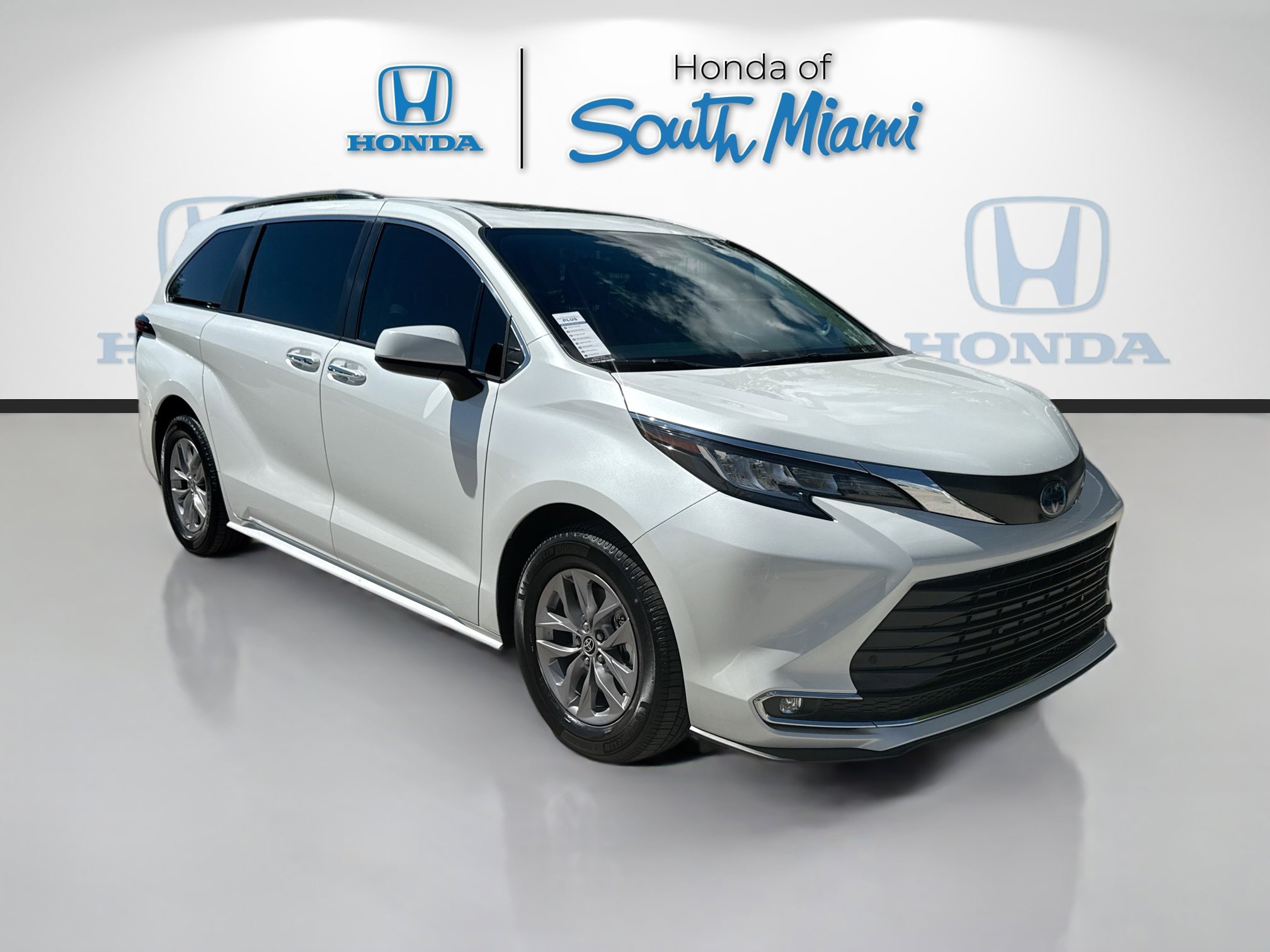 2022 Toyota Sienna XLE's photo