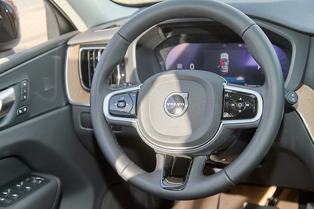 2026 VOLVO XC60 - Image 23