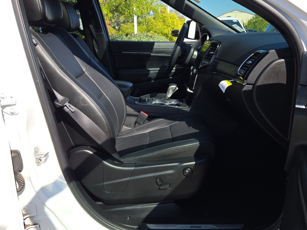 2021 Jeep Grand Cherokee Anniversary Edition photo 4