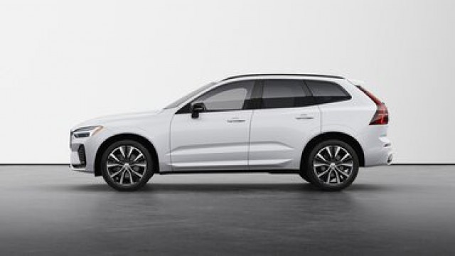 2025 Volvo XC60 Plus Dark Theme