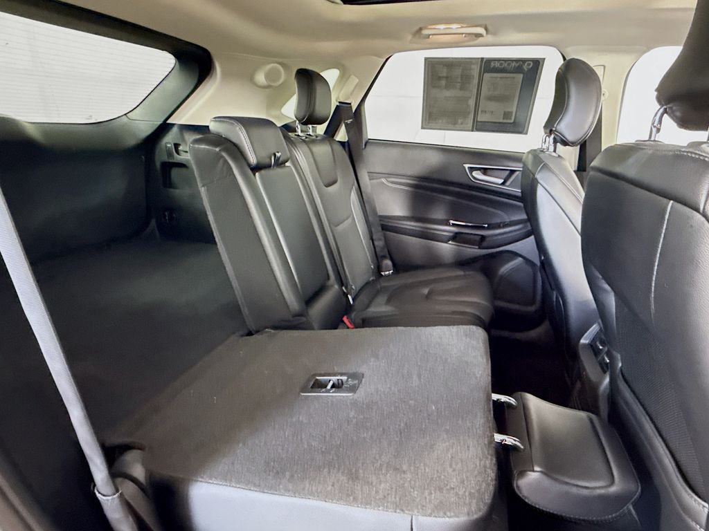 2018 Ford Edge Titanium photo 28