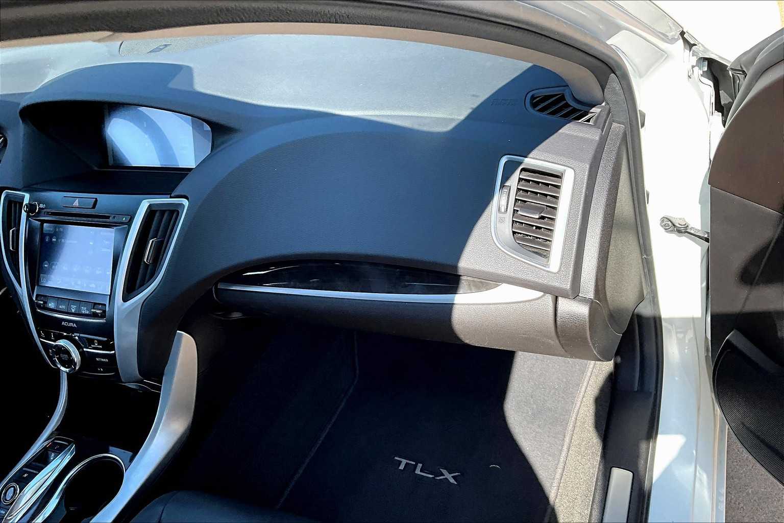 2018 Acura TLX photo 15