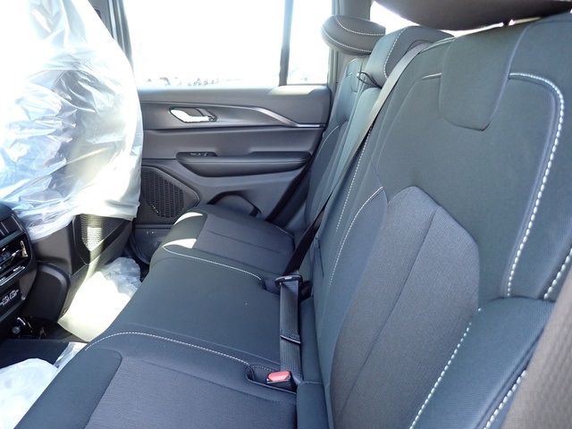 2025 Jeep Grand Cherokee Laredo photo 11