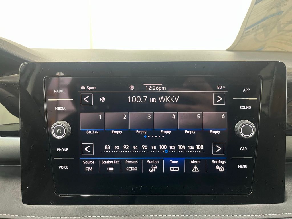 2025 Volkswagen Taos SE photo 16