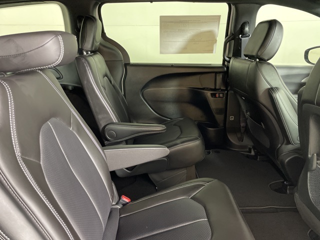 2025 Chrysler Pacifica photo 15