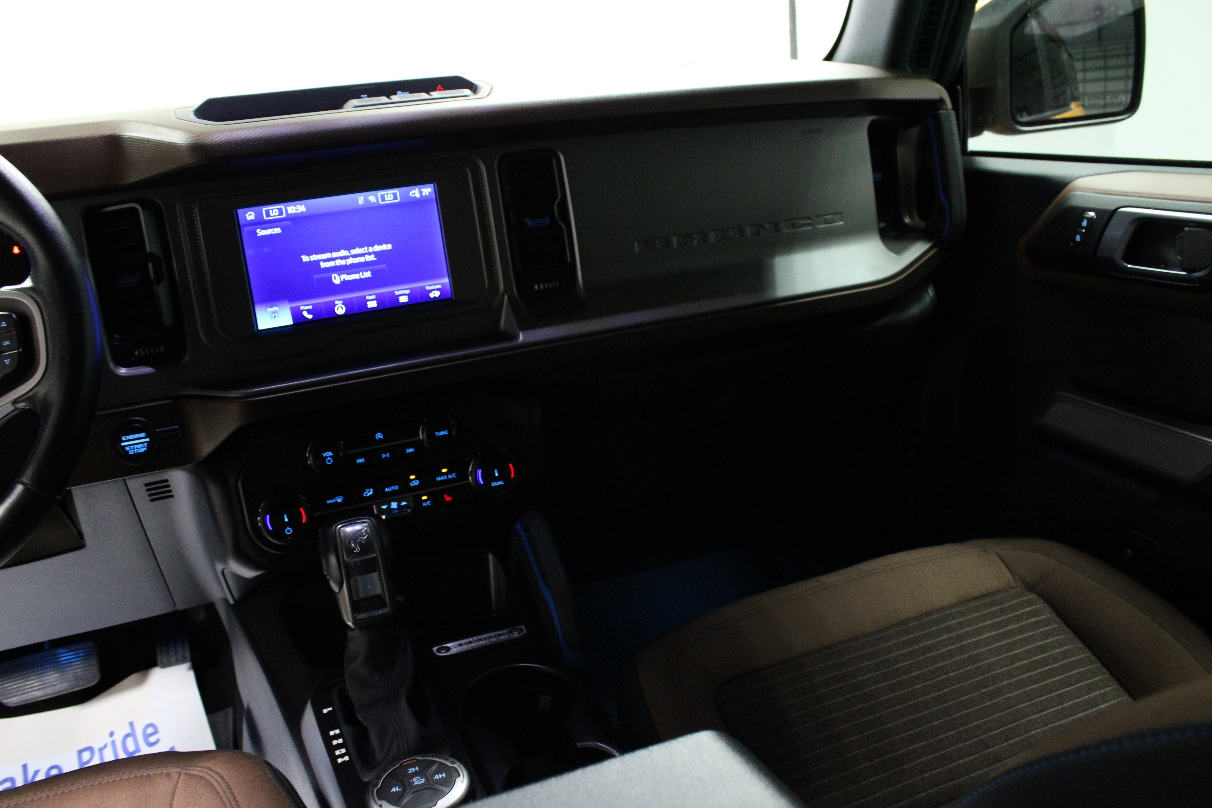 2022 Ford Bronco Outer Banks photo 16