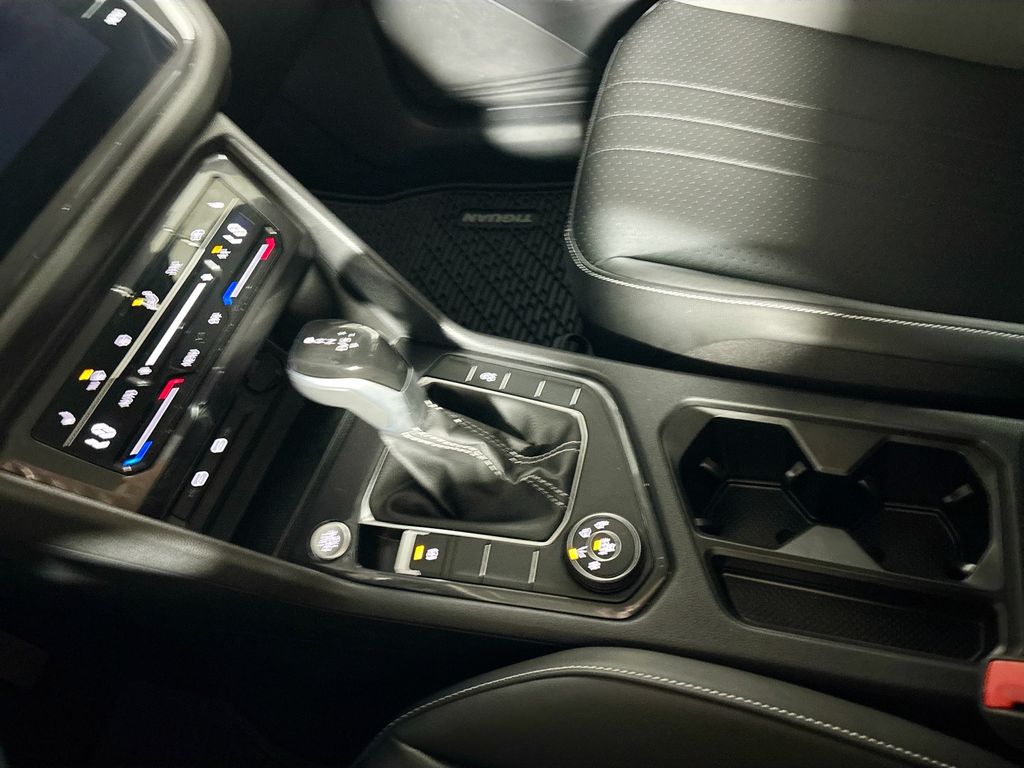 2024 Volkswagen Tiguan SE Wolfsburg Edition photo 13