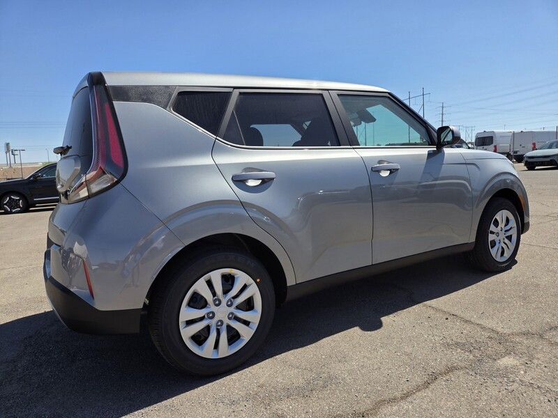 2025 Kia Soul LX photo 2