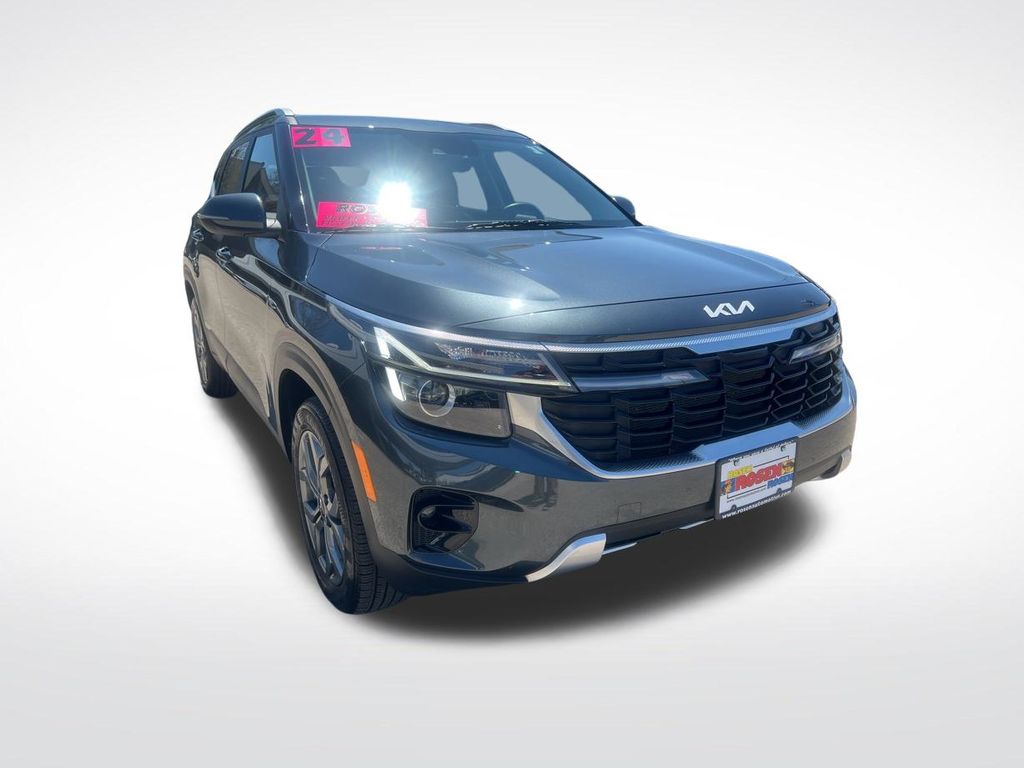 2024 Kia Seltos S photo 3