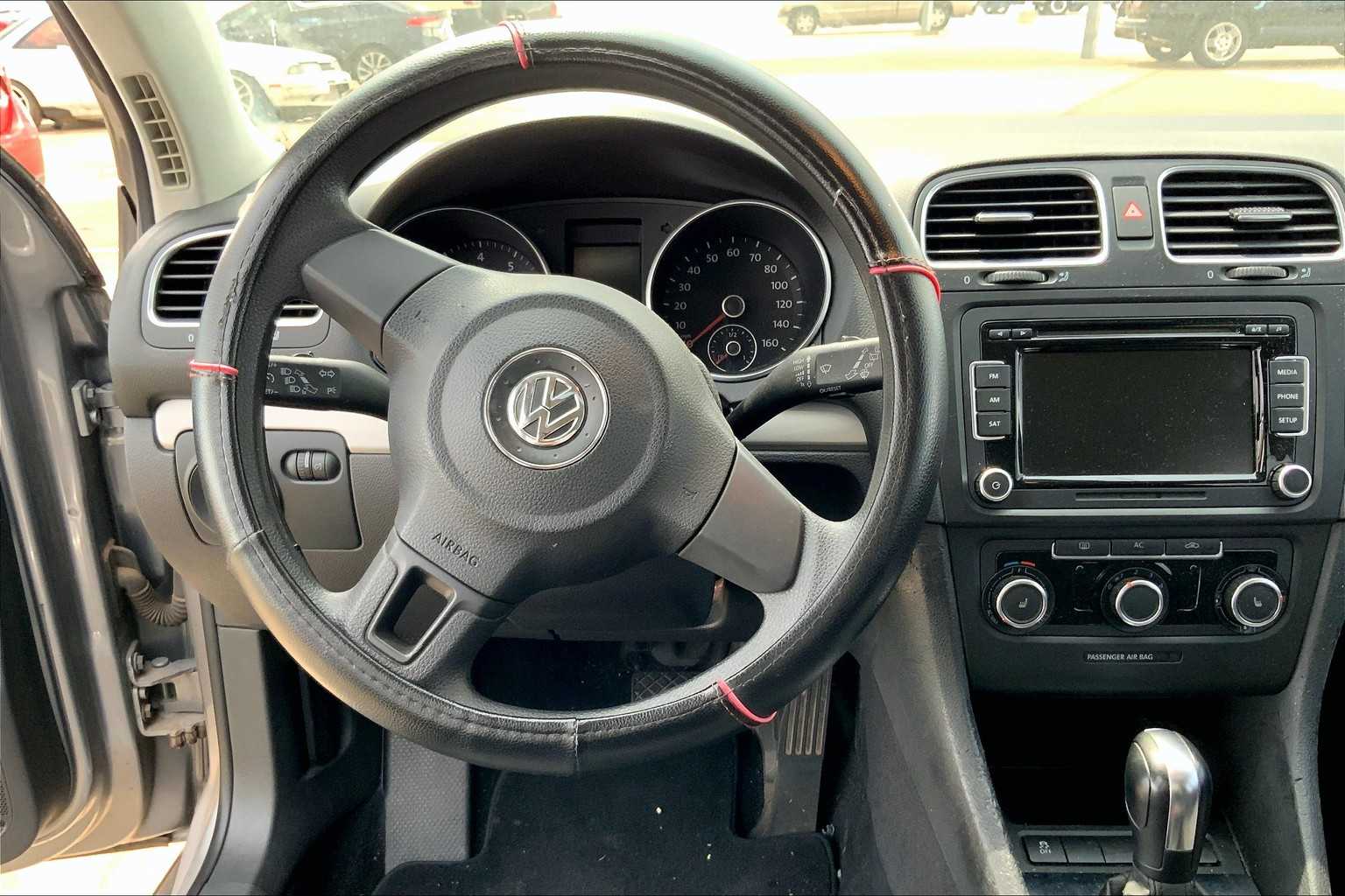 2012 Volkswagen Golf photo 5
