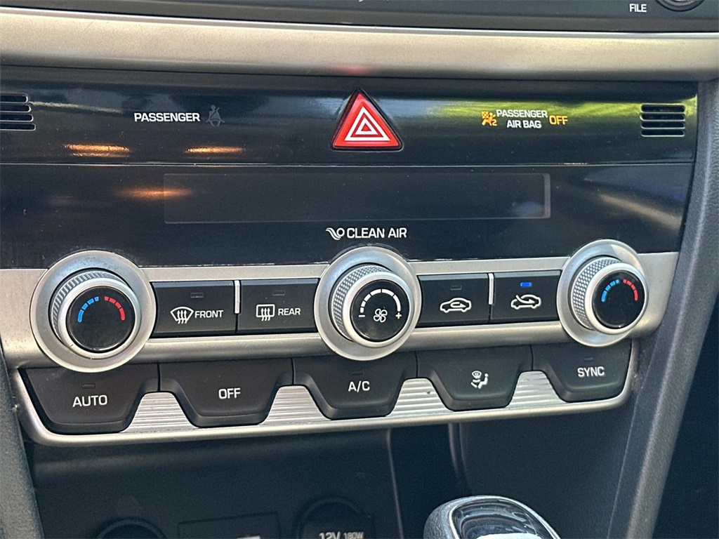 2020 Hyundai Elantra SEL photo 19
