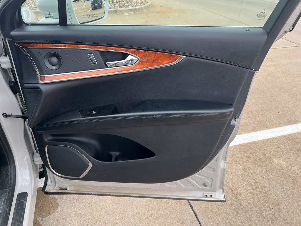 2019 Lincoln Nautilus Reserve photo 19