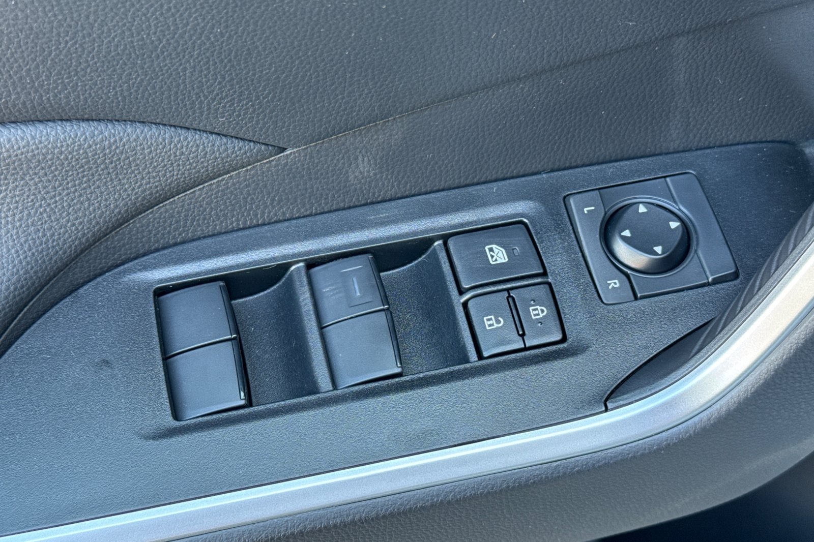 2025 Toyota RAV4 LE photo 14